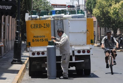 Contraste. Contrario a la la reducción de precios en energéticos como la gasolina, el diesel y la electricidad, el gas es más caro.