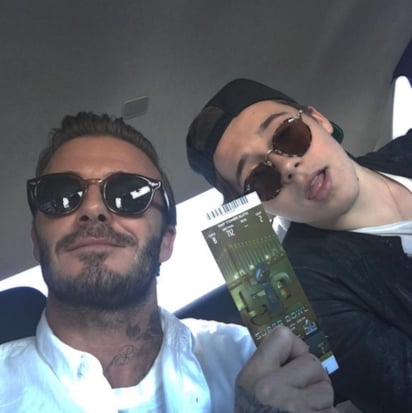 David Beckham llevó a su hijo Brooklyn a disfrutar del Super Bowl. (INSTAGRAM)