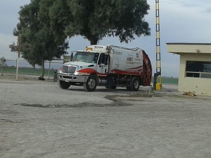 Recolectores han amenazado a empleados de la empresa por no permitirles el acceso al tiradero de basura. (EL SIGLO DE TORREÓN) 
