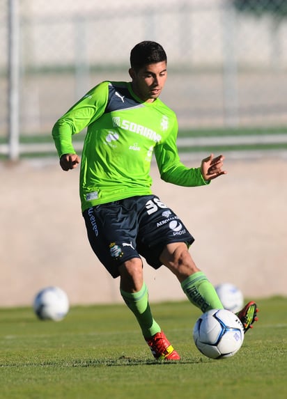 El jugador sufrió una lesión de ligamento cruzado en dicha articulación, en el partido del sábado anterior contra el América y que perdieron 2-0. (ARCHIVO)