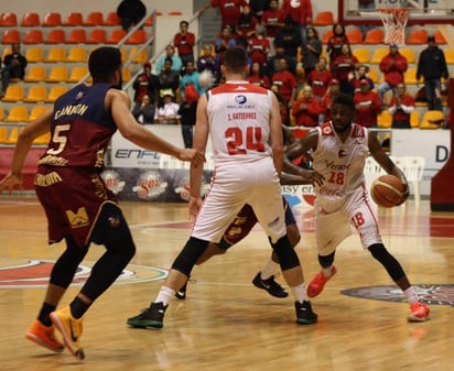 La quinteta lagunera se llevó una dolorosa derrota contra Halcones Rojos de Veracruz, en el segundo partido de la serie. (CORTESÍA)