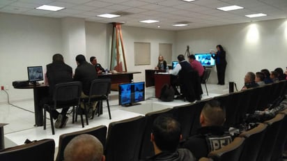 Al simulacro de audiencia asistieron elementos de la Policía Municipal, Estatal y de la Policía Investigadora del Estado, así como agentes del Ministerio Público de esa institución. (EL SIGLO DE TORREÓN)