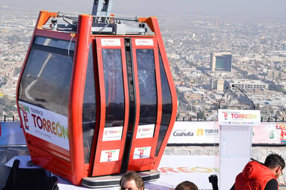 Inversión. Dan banderazo de arranque para la construcción del Teleférico de Torreón. Tendrá dos subestaciones que unirán al Cerro de las Noas con el Centro Histórico en la avenida Morelos. (Fernando Compeán)