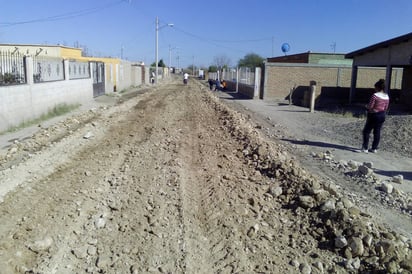 Cambiarán calles. En el fraccionamiento Madero reemplazarán el viejo pavimento tradicional por el de material hidráulico. (ROBERTO ITURRIAGA)