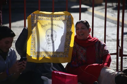 El Papa fue recibido hoy en San Cristóbal de las Casas, donde oficia una misa. (EFE)