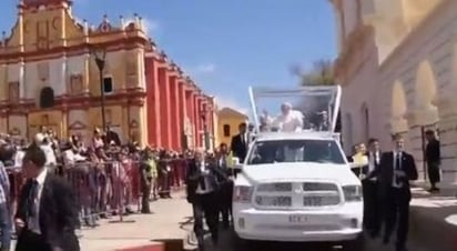 A su paso por el centro de la ciudad repicaron las campanas de la Catedral de San Cristóbal de Las Casas. (TWITTER)