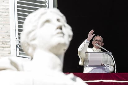 Francisco confesó que el 'baricentro espiritual' de su viaje tuvo lugar frente al Santuario de la Virgen de Guadalupe, donde 'permanecer en silencio frente a la imagen de la Madre era lo que ante todo' se había propuesto. (EFE)
