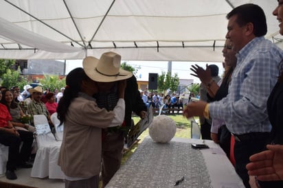 Enlace. Después de muchos años juntos, don Jesús y la señora Alicia sustentaron legalmente su convivencia en pareja.