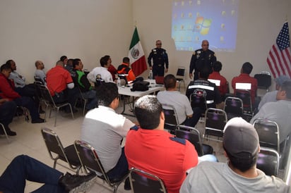 Hermanamiento. Bomberos de Mission, Texas, capacitaron a sus 'hermanos' de La Laguna. (MARY VÁZQUEZ)