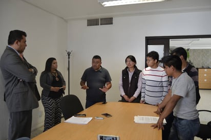 Se manifiestan. FNERRR lleva a sus estudiantes a CNDH para manifestarse por la expulsión de cuatro estudiantes de Narro. (EL SIGLO DE TORREÓN)