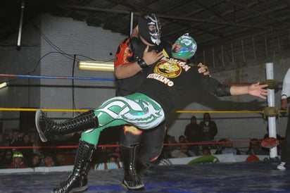 La 'Hermandad Diabólica' se presenta con toda su rudeza en la función de esta tarde en las canchas de la Alameda Zaragoza. Gran cartel se disfrutará hoy en la Alameda de Torreón