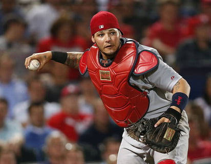 Tras ser operado dos veces en su dedo pulgar, Yadier Molina hizo su debut en la pretemporada en un juego ante Marlines de Miami. Yadier Molina debuta en la pretemporada con Cardenales