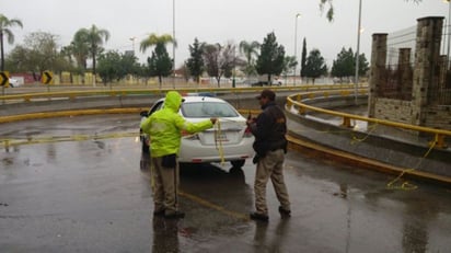 El  paso a desnivel cuenta con un cuarto de bombas propio, sin embargo se presentó un cortocircuito -dijo- el cual no puede ser reparado hasta en tanto no culmine la lluvia y se seque el circuido. (EL SIGLO DE TORREÓN)