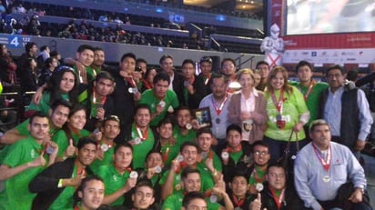 Los equipos pertenecientes al Centro de Estudios Técnicos de Laguna del Rey (CETLAR) y al Tecnológico de Monterrey CL, viajarán a San Luis Mossouri para participar en la fase mundial de la competencia FIRST. (ESPECIAL) 