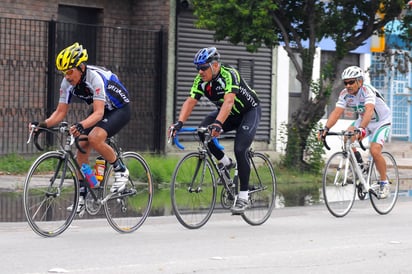 Ciclistas veteranos realizaron un paseo el fin de semana. Ciclistas veteranos cumplen clásica carrera dominical