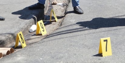 Un grupo de hombres armados descendió de una camioneta y disparó contra los jóvenes. (ARCHIVO) 