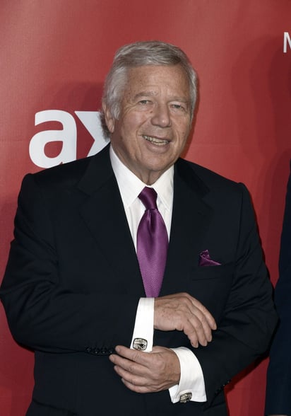 Robert Kraft, dueño de los Patriotas, mandó una carta a Roger Goodell para ver si le quitaban el castigo impuesto a su equipo. (Archivo)