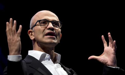 Nadella dijo que en el futuro que se avecina habrá cada vez más conversaciones entre seres humanos y asistentes digitales, usuarios robóticos e incluso entre asistentes digitales y usuarios robóticos. (ARCHIVO)