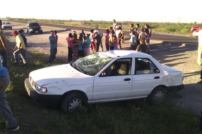 Accidente. Operador de camión impacta Tsusru, con siete personas a bordo, los lesionados están delicados.