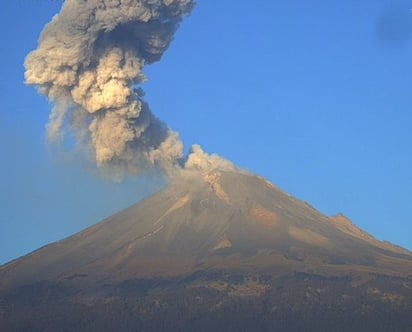 A las 7:35 horas se presentó una columna de más de 1.5 km aproximadamente, con dirección Este-Noreste. (TWIITER) 