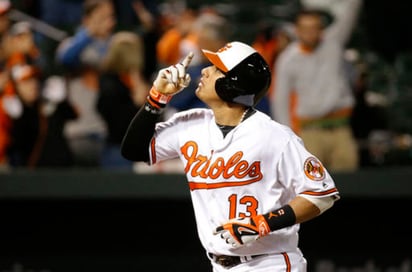 El también quisqueyano Manny Machado y el novato Joey Rickard pegaron cuadrangulares por los Orioles, que llegaron al sexto inning abajo 2-0 antes de recuperarse ante Phil Hughes.  (AP)