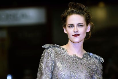 Reconocida por su papel de 'Bella Swan' en la saga de Crepúsculo, la actriz estadounidense Kristen Stewart cumple este sábado 26 años de vida a la espera del estreno de tres películas. (ARCHIVO)