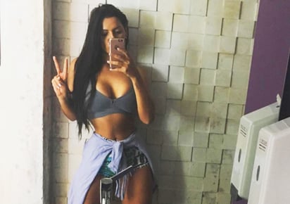 La modelo brasileña emuló a Kim Kardashian. (ESPECIAL)