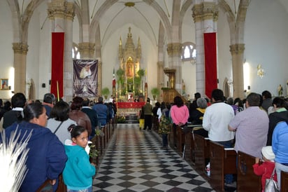 Segundas nupcias. La Iglesia no excluirá a las personas que se han casado por segunda ocasión, pero no podrán comulgar. (ARCHIVO)