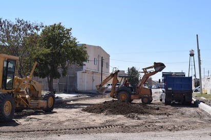 Programa. Se extendió la superficie a pavimentar; originalmente se mejorarían 240 cuadras y se autorizaron otras 100.