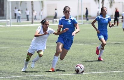 Las canchas del Instituto Británico de Torreón son la sede de cada uno de los partidos correspondientes al futbol femenil. (Jesús Galindo)