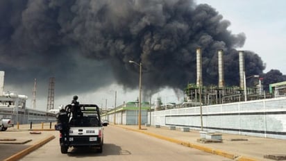 El estallido se registró alrededor de la 15:30 hora local (20:30 GMT) en la planta de Clorados 3 del complejo Pemex, conocido como Pajaritos, y se sintió en la mayor parte del puerto. (TWITTER)