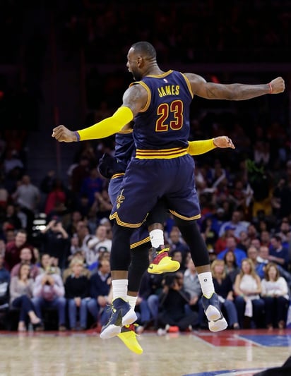 De nuevo Lebron James fue uno de los artífices de la victoria de esta noche al anotar 20 puntos con 13 asistencias y 7 rebotes. (AP)