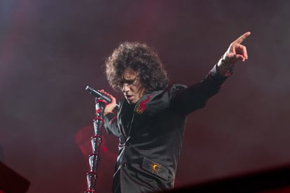 Enrique Bunbury hizo vibrar el Vive Latino. (NOTIMEX)