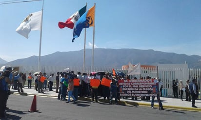 Los 'profes' se manifestaron por los problemas financieros del magisterio. (EL SIGLO DE TORREÓN) 