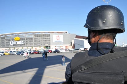 Además de la vigilancia privada del estadio, se aplicará una estrategia diferente en el interior y exterior, particularmente en el área de porras. (ARCHIVO)