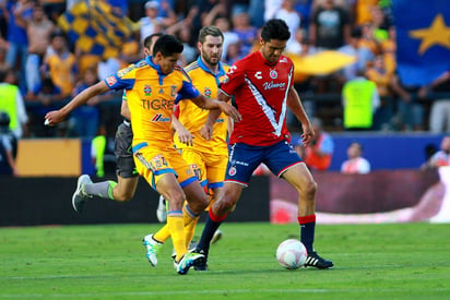 Con este resultado, los “felinos” llegaron a 21 unidades y los “escualos” a 14, por lo que ahora Tigres tendrá que esperar a la última fecha para saber si consigue un boleto a la liguilla. (JAM MEDIA)