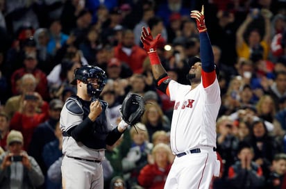 David Ortiz volvió a conectar cuadrangular en la victoria de Boston 8-0 sobre los Yanquis de Nueva York. (AP)