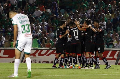 Los jugadores de Jaguares mostraron poca actitud ante unos Rojinegros que se vieron mejor en la cancha.  (Jam Media)