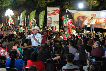 Campaña. Esteban Villegas dio a conocer sus propuestas a la gente de Tamazula.