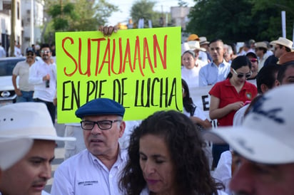 A las 9:00 horas se reunió en el sindicato de telefonistas un grupo de profesores de la UAAAN, además de profesores de las secciones 38 y 35, así como los telefonistas.