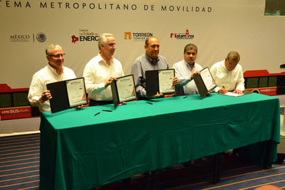 Durante el evento, se firmó un convenio de apoyo financiero para la creación de esta obra. (FERNANDO COMPEÁN)  
