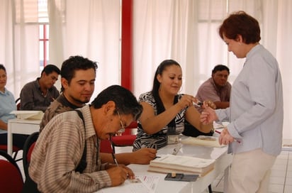 Respuesta.  Al cierre de la campaña para observadores electorales se recibieron un total de mil 394 solicitudes.