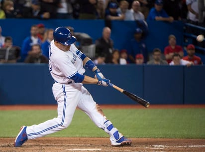 Russell Martin conectó un sencillo en la novena entrada para darle la victoria a los Azulejos de Toronto. (AP)