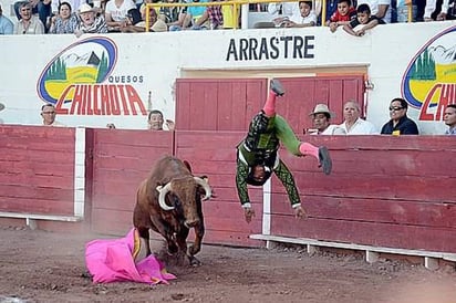 Rodolfo Rodríguez 'El Pana' se mostró siempre entusiasmado ante la oportunidad de torear, hasta su última corrida que fue el pasado domingo 1 de mayo en la Plaza de Toros Alberto Balderas de Ciudad Lerdo. (Notimex)