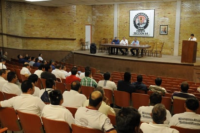 Celebran. Con una asamblea, la sección 64 del sindicato minero conmemoró un año de haberse integrado al Frente. (Erick Sotomayor)