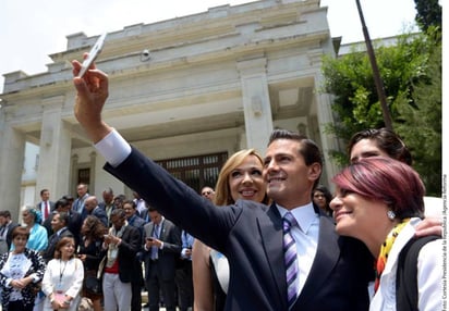 Propuestas. Enrique Peña Nieto escuchó las diferentes propuestas de los grupos sociales que apoyan la diversidad sexual.