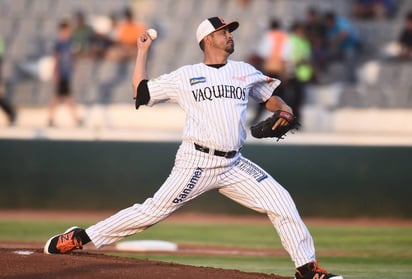 Vaqueros Laguna sucumbió ante Édgar González, lanzador estelar de los Sultanes de Monterrey. (Fotos de Jesús Galindo)