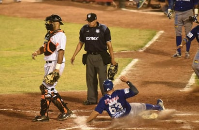 Vaqueros Laguna dejó ir una ventaja de 4 carreras y cayó anoche ante Monclova en el segundo juego de la serie. (Jesús Galindo)