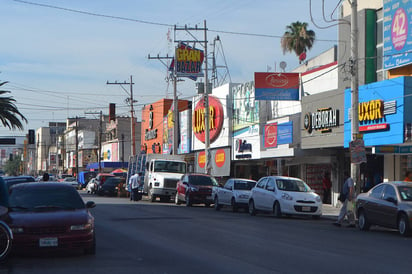 Dinámica. La Canaco ayuda a los comerciantes víctimas de robo con la elaboración de denuncias. (EL SIGLO DE TORREÓN)