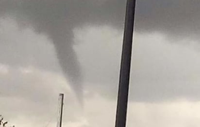 Existe potencial de tormentas severas, caída de granizo y vientos fuertes con posible formación de torbellinos o tornados en Coahuila. (ESPECIAL)